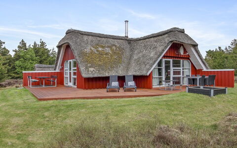 Dida - 3.1Km from the Sea: Cottage, Garden, Siding, Garden Buildings, Shade, Yard, Backyard, Lawn, Farmhouse, Landscaping