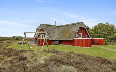 Dida - 3.1Km from the Sea: Cottage, Garden, Siding, Garden Buildings, Shade, Yard, Backyard, Lawn, Farmhouse, Landscaping
