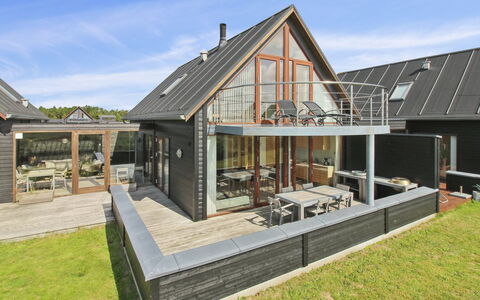 Merisa - 2.5Km from the Sea: Cottage, Home, House, Roof, Porch, Estate, Siding, Garden Buildings, Farmhouse, Yard