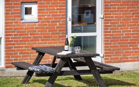 Odger - 2.3Km from the Sea: Roof, House, Land Lot, Home, Cottage, Estate, Garden Buildings, Shade, Log Cabin, Landscaping