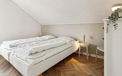 Mildred - 2.3Km from the Sea: Flooring, Wood, Floor, Bedroom, Interior Design, Ceiling, Bed Sheet, Bed, Bedding, Bed Frame