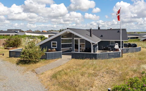 Freek - 400M from the Sea: Grass, House, Roof, Home, Cottage, Shrub, Land Lot, Rural Area, Farmhouse, Groundcover