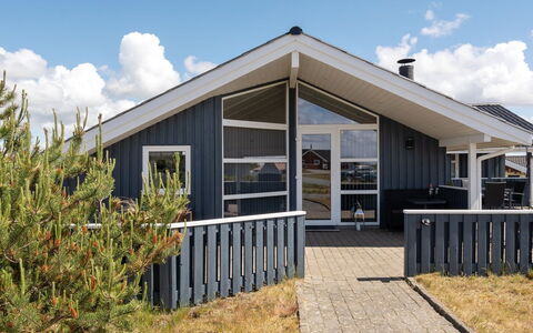 Freek - 400M from the Sea: Grass, House, Roof, Home, Cottage, Shrub, Land Lot, Rural Area, Farmhouse, Groundcover