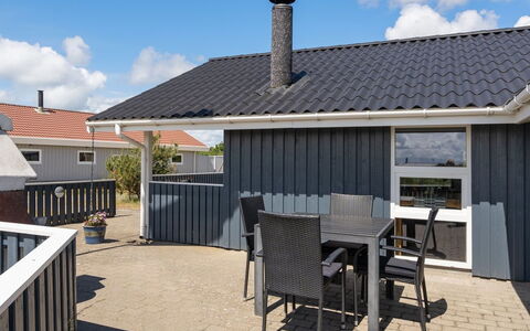 Freek - 400M from the Sea: Grass, House, Roof, Home, Cottage, Shrub, Land Lot, Rural Area, Farmhouse, Groundcover
