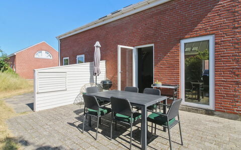 Nase - 2Km from the Sea: Shrub, Urban Design, Groundcover, Brick, Apartment, Estate, Brickwork, Balcony, Landscaping