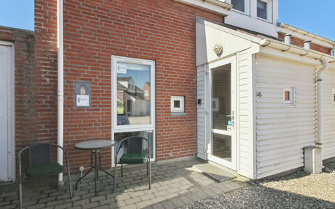 Nase - 2Km from the Sea: Shrub, Urban Design, Groundcover, Brick, Apartment, Estate, Brickwork, Balcony, Landscaping