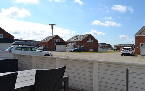 Aldora - 2.3Km from the Sea: Swimming Pool, Resort Town