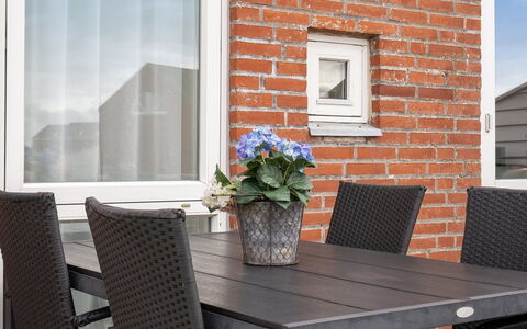 Aldora - 2.3Km from the Sea: Swimming Pool, Resort Town
