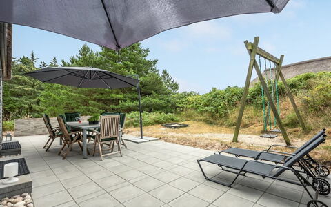 Risto - 2.3Km from the Sea: House, Roof, Home, Cottage, Shed, Garden Buildings, Siding, Yard, Log Cabin, Hut