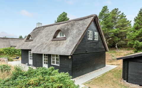 Risto - 2.3Km from the Sea: House, Roof, Home, Cottage, Shed, Garden Buildings, Siding, Yard, Log Cabin, Hut