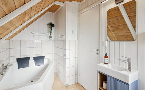 Urpo - 6Km from the Sea: Flooring, Plumbing Fixture, Interior Design, Wood, Floor, Ceiling, Sink, Tap, Room, Bathroom