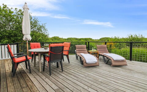 Kylli - 600M from the Sea: Cottage, Home, House, Roof, Porch, Estate, Siding, Garden Buildings, Farmhouse, Yard