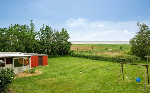 Jalmari - 3.5Km from the Sea: Shrub, Urban Design, Groundcover, Brick, Apartment, Estate, Brickwork, Balcony, Landscaping