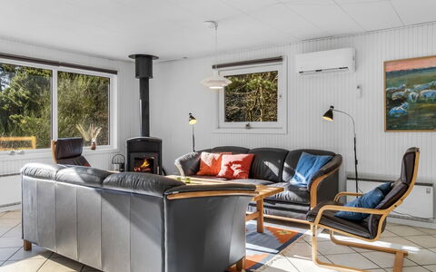 Arnold - 3.3Km from the Sea: Cottage, Shed, Hut, Farmhouse, Prairie, Shack, Barn, Log Cabin, Garden Buildings