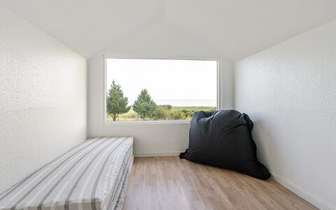 Toralf - 3.5Km from the Sea: Wall, Ceiling, Interior Design, Floor, Flooring, Daylighting, Living Room, Plaster, Throw Pillow