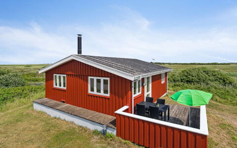 Fiona - 800M from the Sea: Cottage, Shed, Hut, Farmhouse, Prairie, Shack, Barn, Log Cabin, Garden Buildings