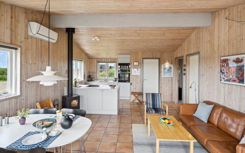 Fiona - 800M from the Sea: Cottage, Shed, Hut, Farmhouse, Prairie, Shack, Barn, Log Cabin, Garden Buildings