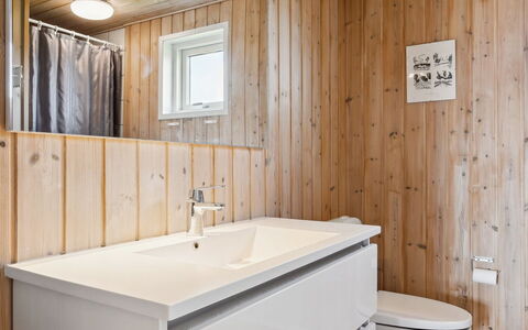 Fiona - 800M from the Sea: Cottage, Shed, Hut, Farmhouse, Prairie, Shack, Barn, Log Cabin, Garden Buildings