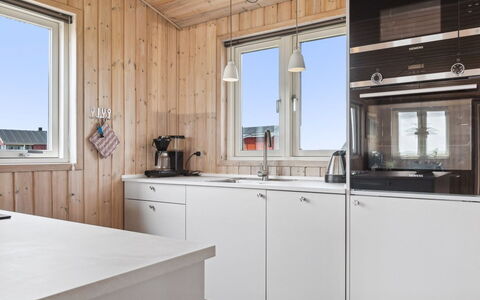 Fiona - 800M from the Sea: Cottage, Shed, Hut, Farmhouse, Prairie, Shack, Barn, Log Cabin, Garden Buildings