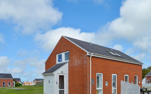 Nilaus - 2.3Km from the Sea: 