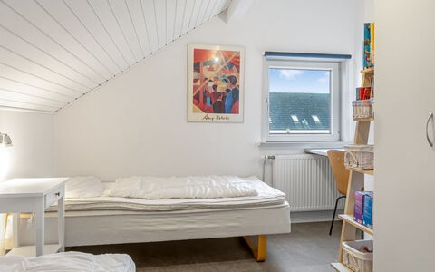Edly - 2.3Km from the Sea: Wood, Floor, Flooring, Bedroom, Interior Design, Bed, Ceiling, Bedding, Bed Sheet, Furniture