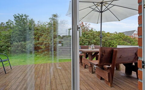 Edly - 2.3Km from the Sea: House, Roof, Home, Cottage, Shed, Garden Buildings, Siding, Yard, Log Cabin, Hut