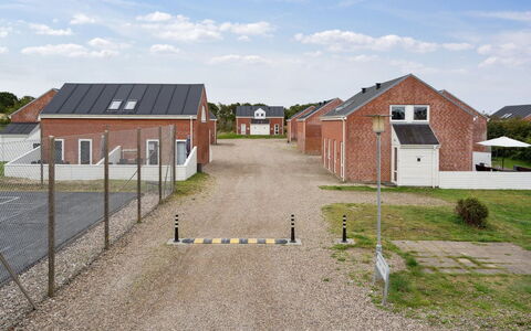 Edly - 2.3Km from the Sea: House, Roof, Home, Cottage, Shed, Garden Buildings, Siding, Yard, Log Cabin, Hut