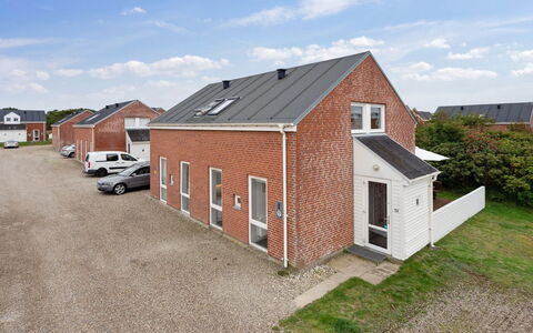 Edly - 2.3Km from the Sea: House, Roof, Home, Cottage, Shed, Garden Buildings, Siding, Yard, Log Cabin, Hut