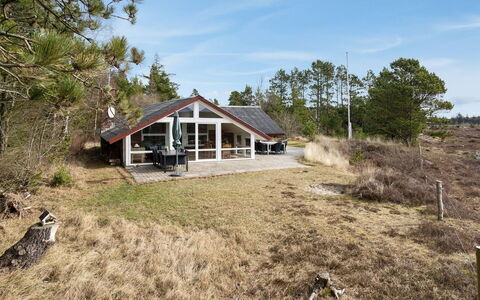 Alfwin - 3Km from the Sea: Building, House, Window, Home, Roof, Residential Area, Shrub, Cottage, Land Lot
