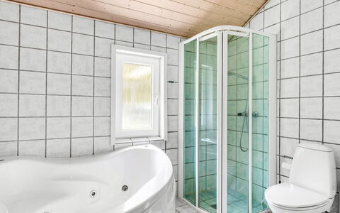 Jul - 900M from the Sea: Plumbing Fixture, Flooring, Bathroom, Interior Design, Floor, Ceiling, Plumbing, Room, Sink, Tap