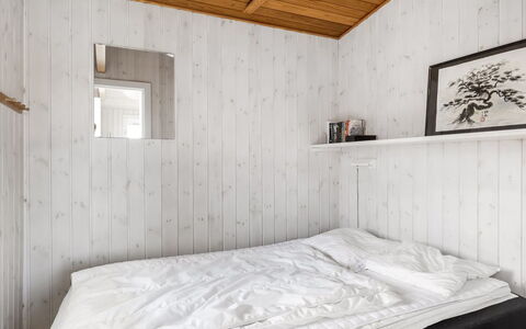 Hermoth - 300M from the Sea: Wood, Flooring, Bedroom, Floor, Ceiling, Bed Sheet, Bedding, Plank, Bed, Room