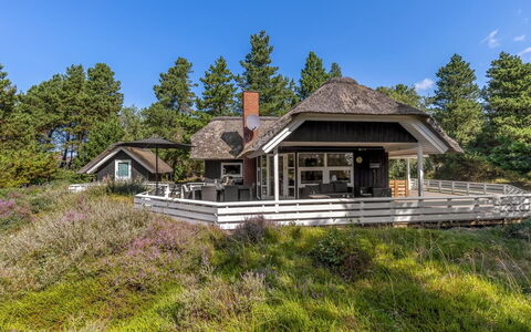 Lin - 2.9Km from the Sea: Roof, House, Cottage, Home, Rural Area, Porch, Hut, Farmhouse, Log Cabin, Thatching