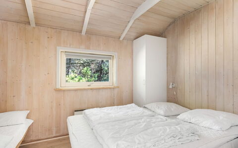 Lin - 2.9Km from the Sea: Wood, Bedroom, Hardwood, Plank, Wood Stain, Plywood, Bedding, Log Cabin, Bed, Design