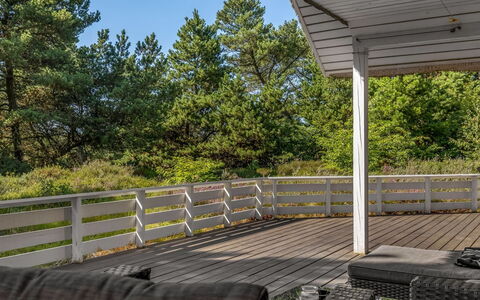 Lin - 2.9Km from the Sea: Wood, Porch, Deck, Shade, Outdoor Furniture, Hardwood, Handrail, Plank, Outdoor Structure, Garden