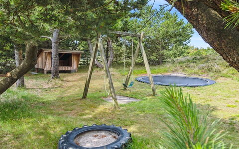 Erlinda - 3.1Km from the Sea: Plant Community, Sunlight, Herbaceous Plant, Garden, Plantation, Agriculture, Farm