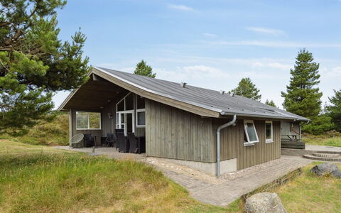 Erlinda - 3.1Km from the Sea: Plant Community, Sunlight, Herbaceous Plant, Garden, Plantation, Agriculture, Farm