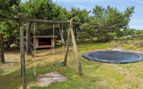 Erlinda - 3.1Km from the Sea: Plant Community, Sunlight, Herbaceous Plant, Garden, Plantation, Agriculture, Farm