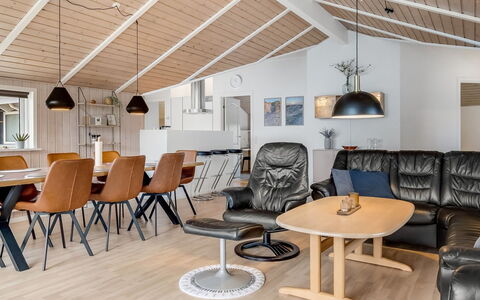Sakulfuer - 2.5Km from the Sea: Cottage, Roof, Home, Slope, Hut, Siding