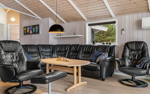 Sakulfuer - 2.5Km from the Sea: Cottage, Roof, Home, Slope, Hut, Siding