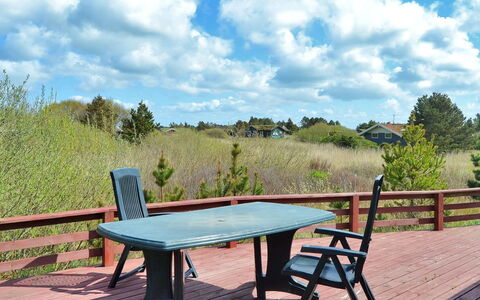 Sakulfuer - 2.5Km from the Sea: Building, House, Window, Home, Roof, Residential Area, Shrub, Cottage, Land Lot