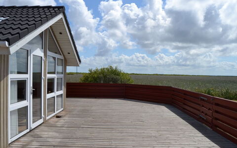 Arnkil - 700M from the Sea: Shrub, Urban Design, Groundcover, Brick, Apartment, Estate, Brickwork, Balcony, Landscaping