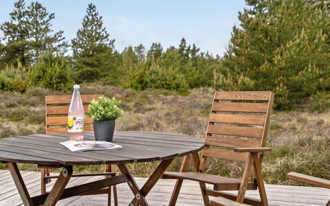 Fredrikka - 3.9Km from the Sea: Cottage, Shed, Hut, Farmhouse, Prairie, Shack, Barn, Log Cabin, Garden Buildings