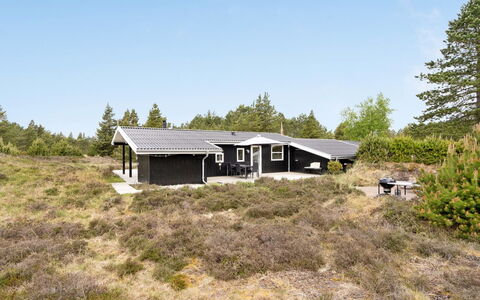 Fredrikka - 3.9Km from the Sea: Cottage, Shed, Hut, Farmhouse, Prairie, Shack, Barn, Log Cabin, Garden Buildings