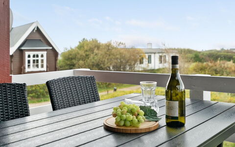 Kalf - 400M from the Sea: Grass, House, Roof, Home, Cottage, Shrub, Land Lot, Rural Area, Farmhouse, Groundcover