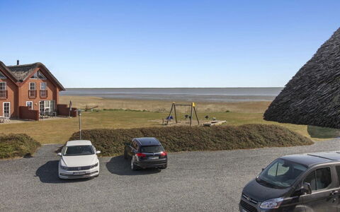 Eda - 3.5Km from the Sea: Shrub, Urban Design, Groundcover, Brick, Apartment, Estate, Brickwork, Balcony, Landscaping