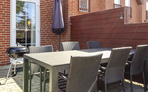 Eda - 3.5Km from the Sea: Shrub, Urban Design, Groundcover, Brick, Apartment, Estate, Brickwork, Balcony, Landscaping