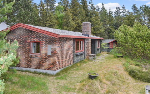 Antoni - 800M from the Sea: Cottage, Shed, Hut, Farmhouse, Prairie, Shack, Barn, Log Cabin, Garden Buildings
