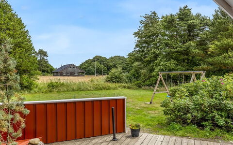 Vivan - 3.8Km from the Sea: Grass, Wood, Land Lot, Garden, Lawn, Backyard, Garden Buildings, Shade, Cottage, Hardwood
