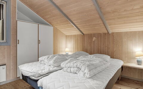 Vivan - 3.8Km from the Sea: Bedroom, Ceiling, Home, Linens, Bed, Bed Sheet, Bedding, Bed Frame, Hardwood, Attic