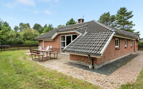 Botulf - 3.8Km from the Sea: Cottage, Home, House, Roof, Porch, Estate, Siding, Garden Buildings, Farmhouse, Yard